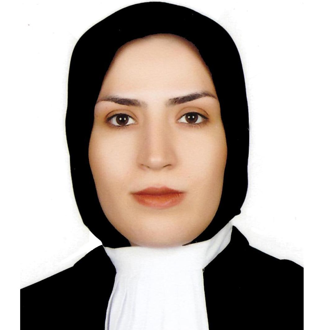 ‏‏فاطمه قنبری وکیل پایه یک دادگستری و استاد دانشگاه، نویسنده، پژوهشگر حقوق و عضو حقوقدان سازمان نصر البرز