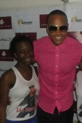 Leeonatica que ama muito o  Idolo @OLeoSantana, o melhor cantor no mundo ;*