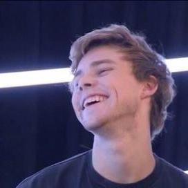 i gave you a follow, in return, please...pretty please, follow @ashtonpimpdaddy :)
