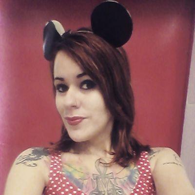 Tattoogirl, professora, atriz, modelo, cantora, passista de escola de samba, Ex-BBB. Sou a djiva que você quer copiar. http://t.co/H9JlD6fcHh