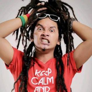 bagiku momonon adalah suatu musisi yg paling istimewa:v