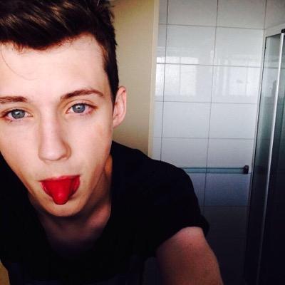 sexyoakley's profile picture. idk what to tweet