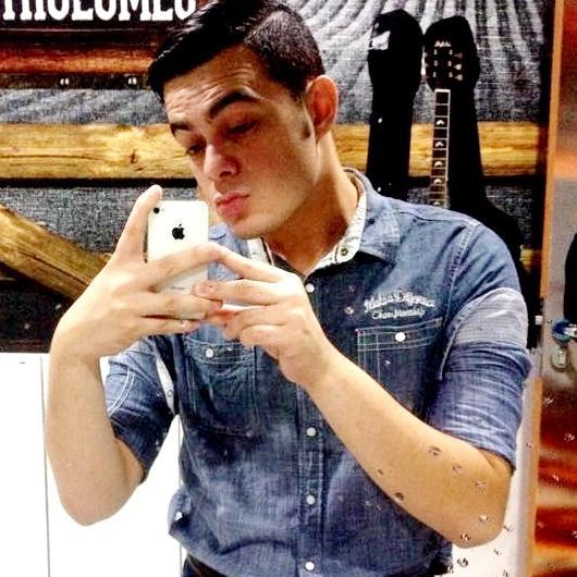 21 anos,Louco pelo cantor @Luansantana  Campo Grande -ms.Instagram / @Gusttavodiass