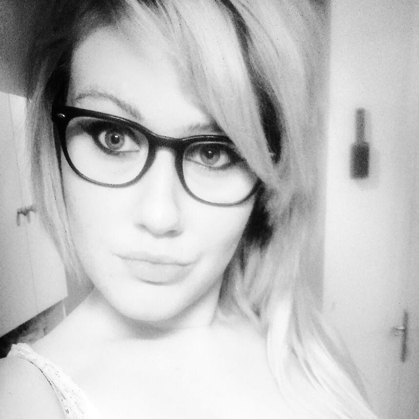 Jeune dessinatrice, recherche des personnes pour faire des portraits, paysages, et animaux, si intéressé contactez moi !!!je travaille à partir d'une photo
