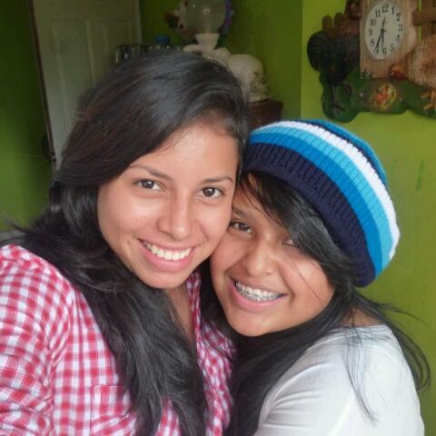 itzelbonilla13's profile picture. 