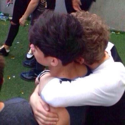 please follow @cuddleballuke