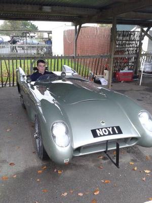 18, love racing, into restoration and retro things. Currently studying Lvl 3 Motorsport. Sophie ♡