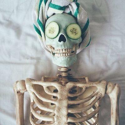 ‏رساله :  كلنا بنات ناس مو بس اختك .