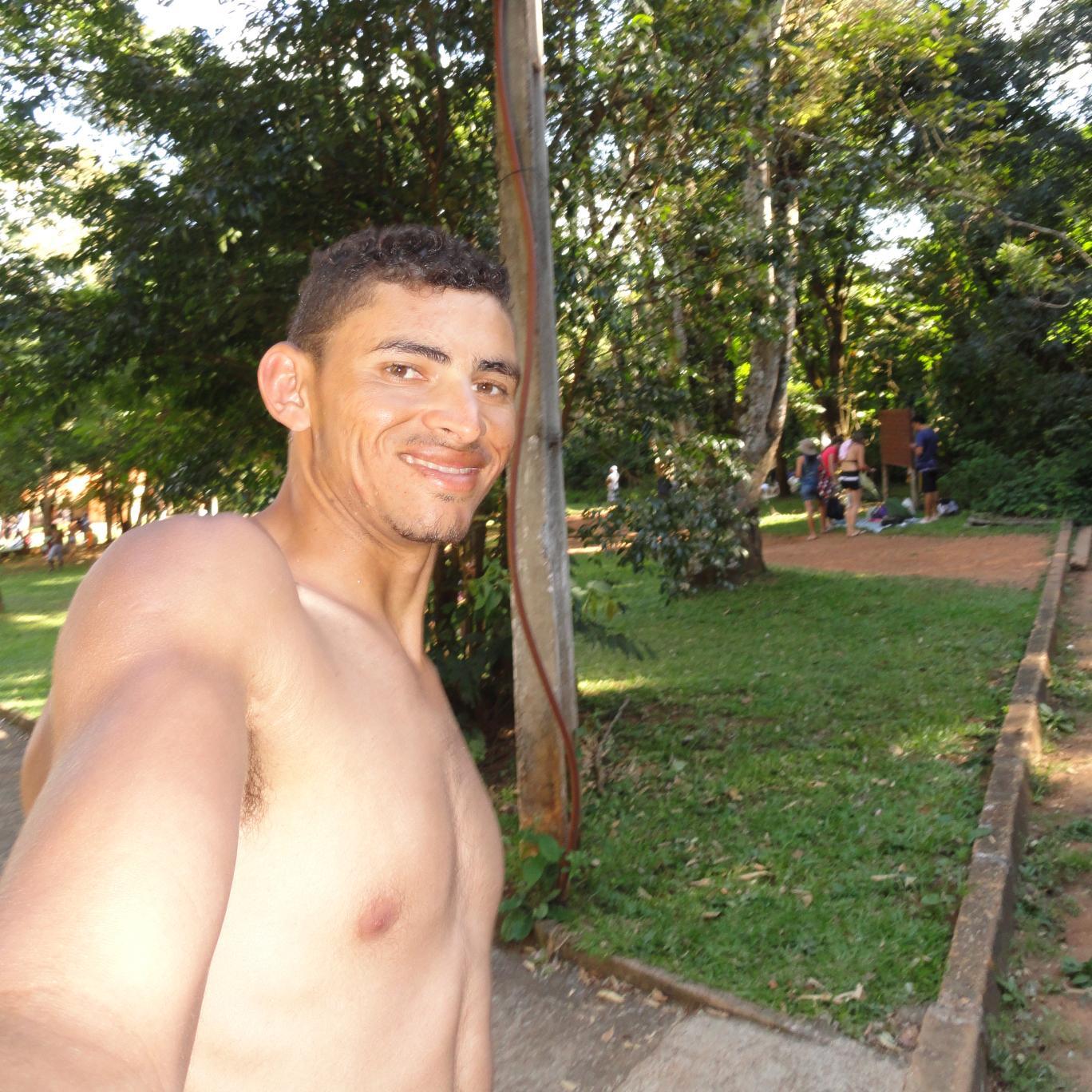 ef9a69108649435's profile picture. nos Queiroz!