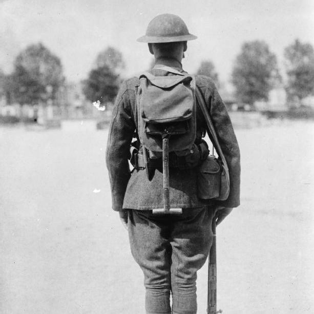 1914 - 2014 A 100 anni dallo scoppio della #WW1 'Calze e cioccolatini. Ricordando la #GrandeGuerra' analizza la prima guerra moderna. A cura di @petitchevalier