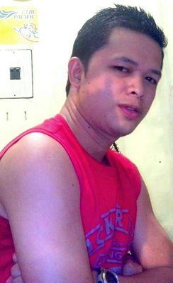 Check Dyllwynne Sueconne Nogolagatzz @Facebook