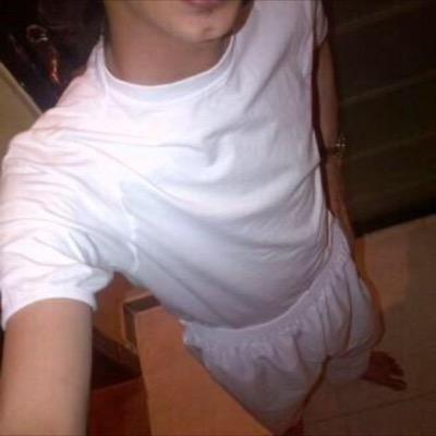 انا موجب وسيم عمري ١٩ من الطايف وكذاء م عندي شي اقوله لكن ترني فاقد حنان وتسذياء
