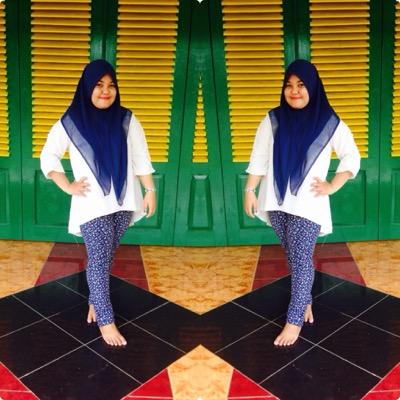 Anak pertama dari 3 bersaudara, TK-SMA di palopo,kuliah S1 dan S2 di Makassar