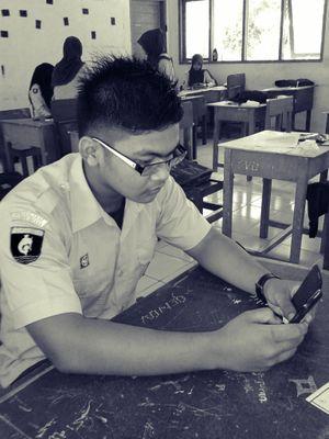 //fauzan fals//3juni1998//sman3ppu//berusaha keras untuk sukses!!!//
