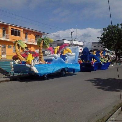 Carros Alegòricos Ecuador para Contratos llamar al Numero 0994320022 Artista Rolando Hormaza.
