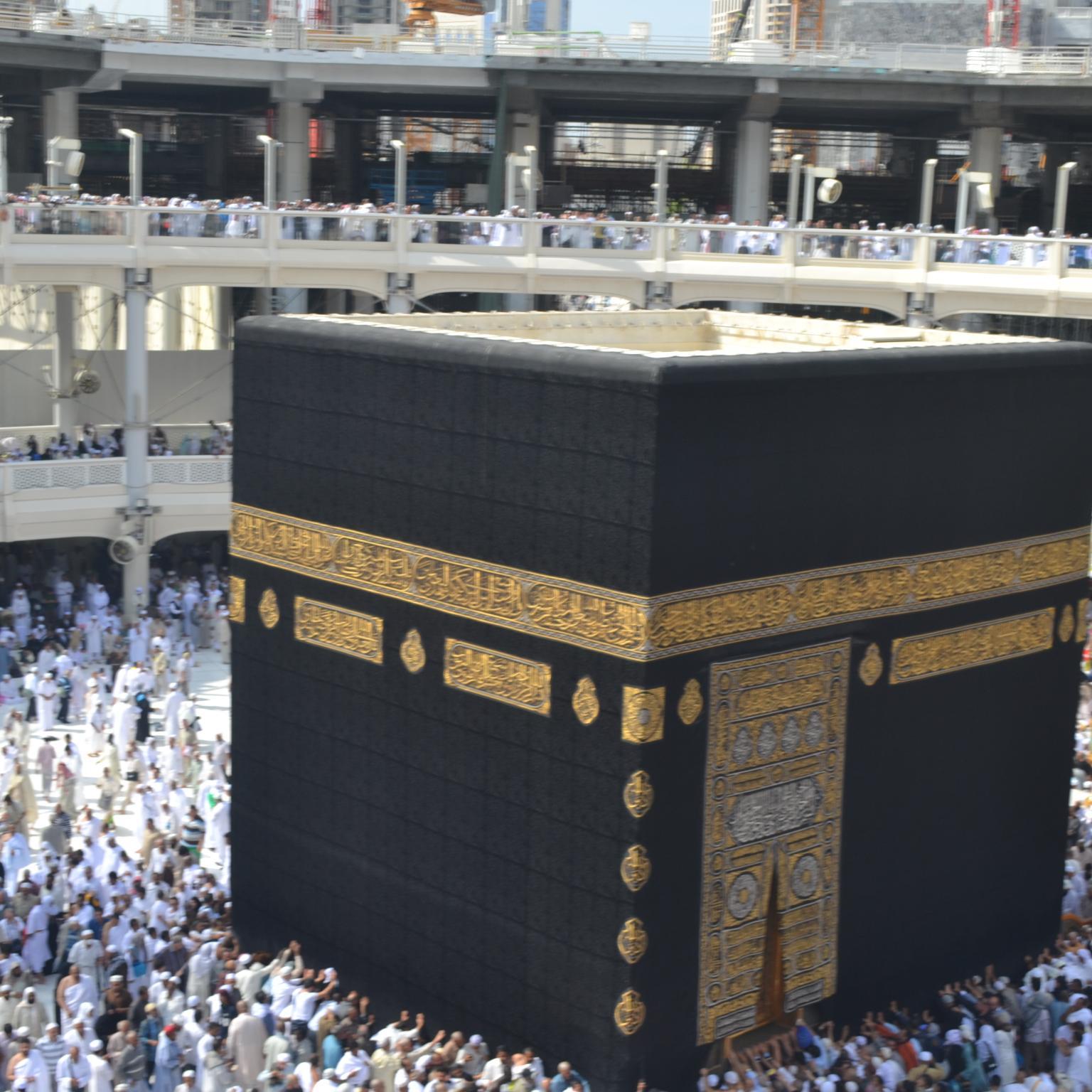 Ssungguhnya Allah itu cemburu&org yg beriman jg cemburu.Kecemburuan Allah,yaitu jk org mukmin mlakukan apa yg diharamkan (HR Muslim)