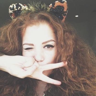 DJ, singer, car dancer, actress, animal lover, mermaid, and Big Bad Party Rocker. ♡♡♡
