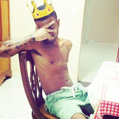 - É hora da gente assumir , é hora de darmos as mãos do NEGRO ao BRANCO se unir , lutando por uma só razão !  ✌