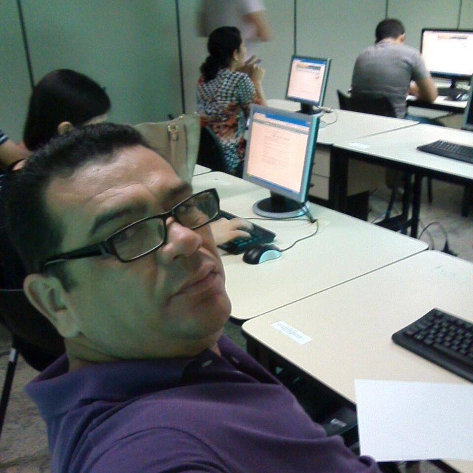Técnico em Informática e Funcionário Público Municipal, concursado desde 1986. Tecnologia da Informação, Microsoft, Windows /7/8/9, Linux, Android.
