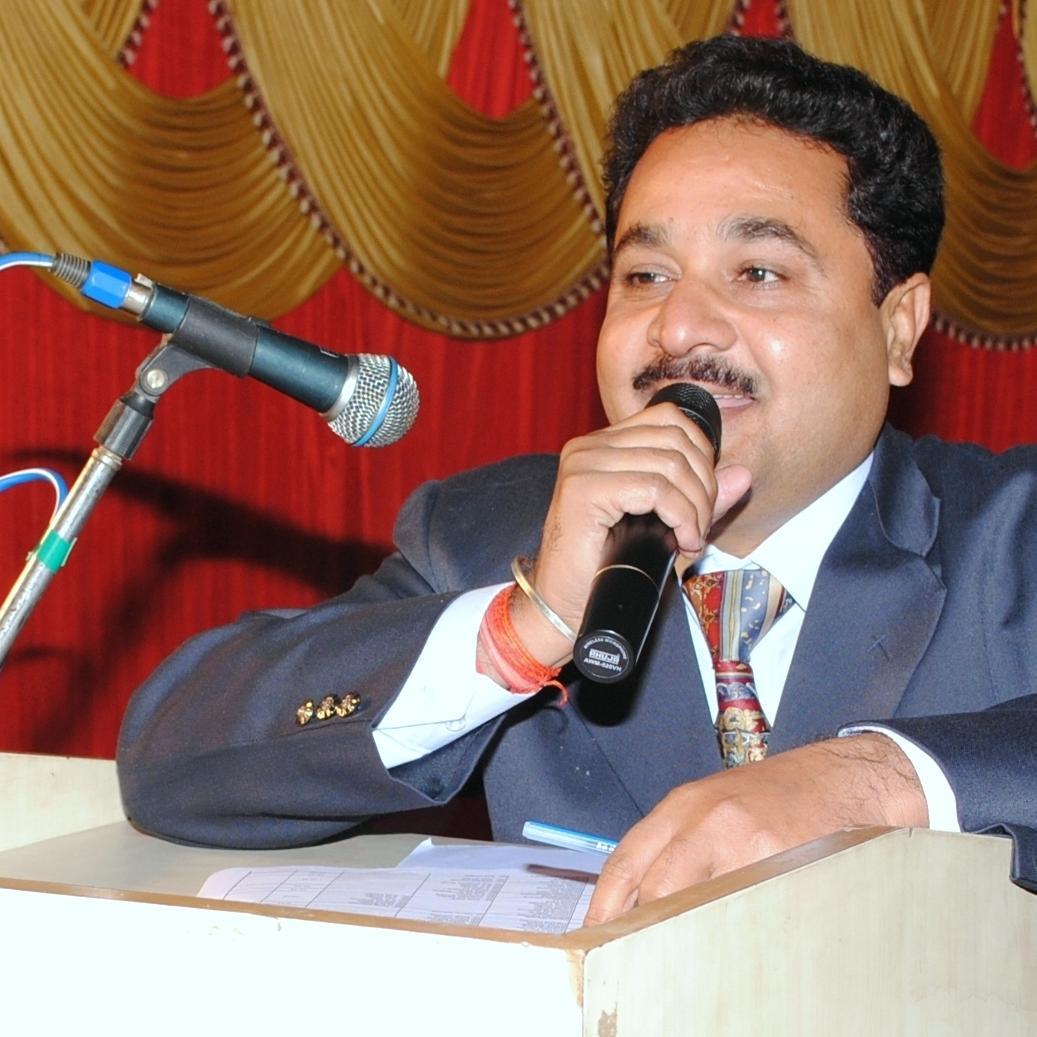 सेनानी करो प्रयाण अभय, भावी इतिहास तुम्हारा है,
ये नखत अमा के बुझते ही, सारा आकाश तुम्हारा है