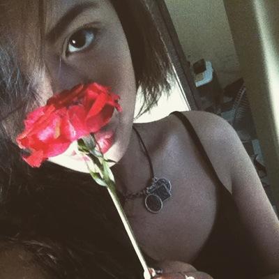 Hello I am April. 1⃣9⃣ Philippines ✈️ Student  B'sGirl. I love the K's ❤️ specially KNJ  (#Bieber'sGirl #IlovetheKardashians #speciallyKendallNicholeJenner)