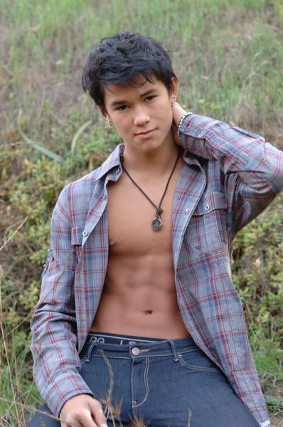 Plays Seth Clearwater in Twilight: Eclipse