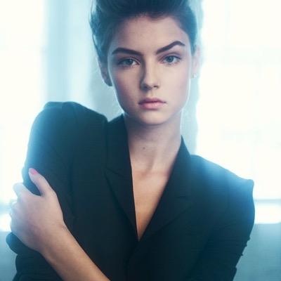 15. Daughter of @BentleySamuel, step-daughter of @Amber_Soft_. Mum died of cancer. Shit just… happens, sometimes. Optimistic. Mother of Deke (30/7). || RP MV