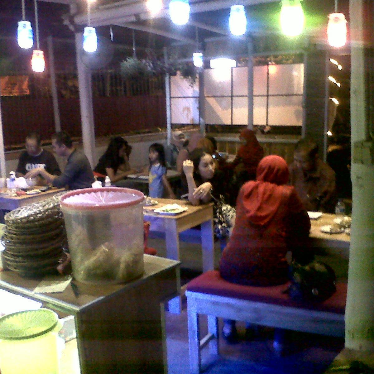 Tempat nongkrong baru di Timoho, sedia Ketan Susu, ketan Duren, sop duren, susu segar, dll,special SEGO BYUH,SEGO TEMPONG..Pin 29d5cc00 monggo add