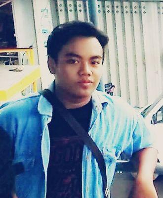 Suka dagelan, terutama kalo dibayar. Suka
seni , tapi nda suka air seni. Suka kamu , tapi kamu nda suka sama aku