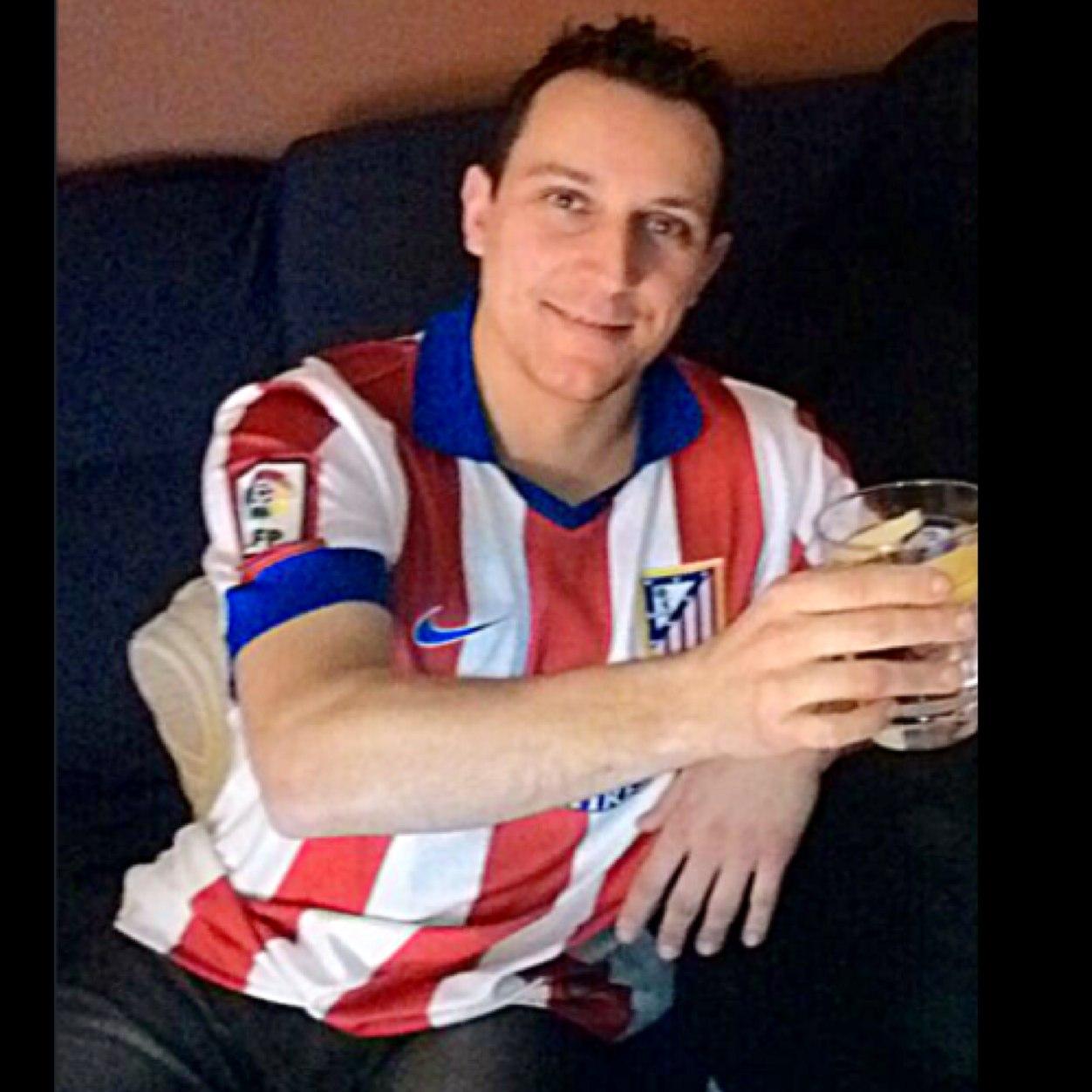Español y catalán.
Del Atleti y Cholista siempre.
Mis venas son rojiblancas desde el 23/06/84 y hasta el último de mis días