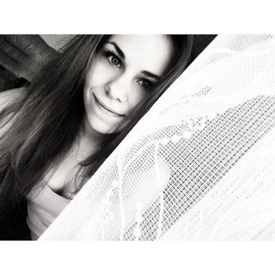 princesiitt's profile picture. Pilnīgi nenopietns cilvēks ar zaļām acīm.