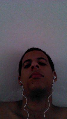 21 anos, residente da cidade de Vitória de Santo Antão. Faço engenharia da computação no Cin/UFPE, tenho bom gosto musical e torcedor de Santa Cruz.