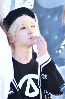 HI! this is a free follow from @jaehyohmygod follow her if you want to she follows back!❤