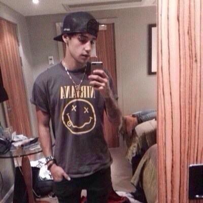follow @jainirvxna she follows back:)