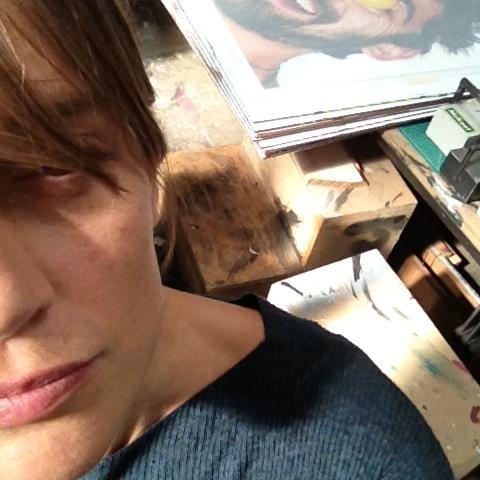 miachara's profile picture. upsite down