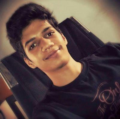 8teen
football lover.
fun loving
follow for follow...