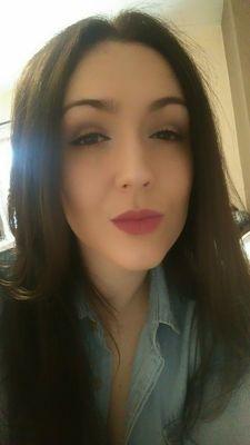 leahsmuchanan's profile picture. Beauty addict, foodie, computer nerd, wine drinker.