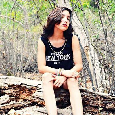 Compositora, cantante y muy charlatona :3