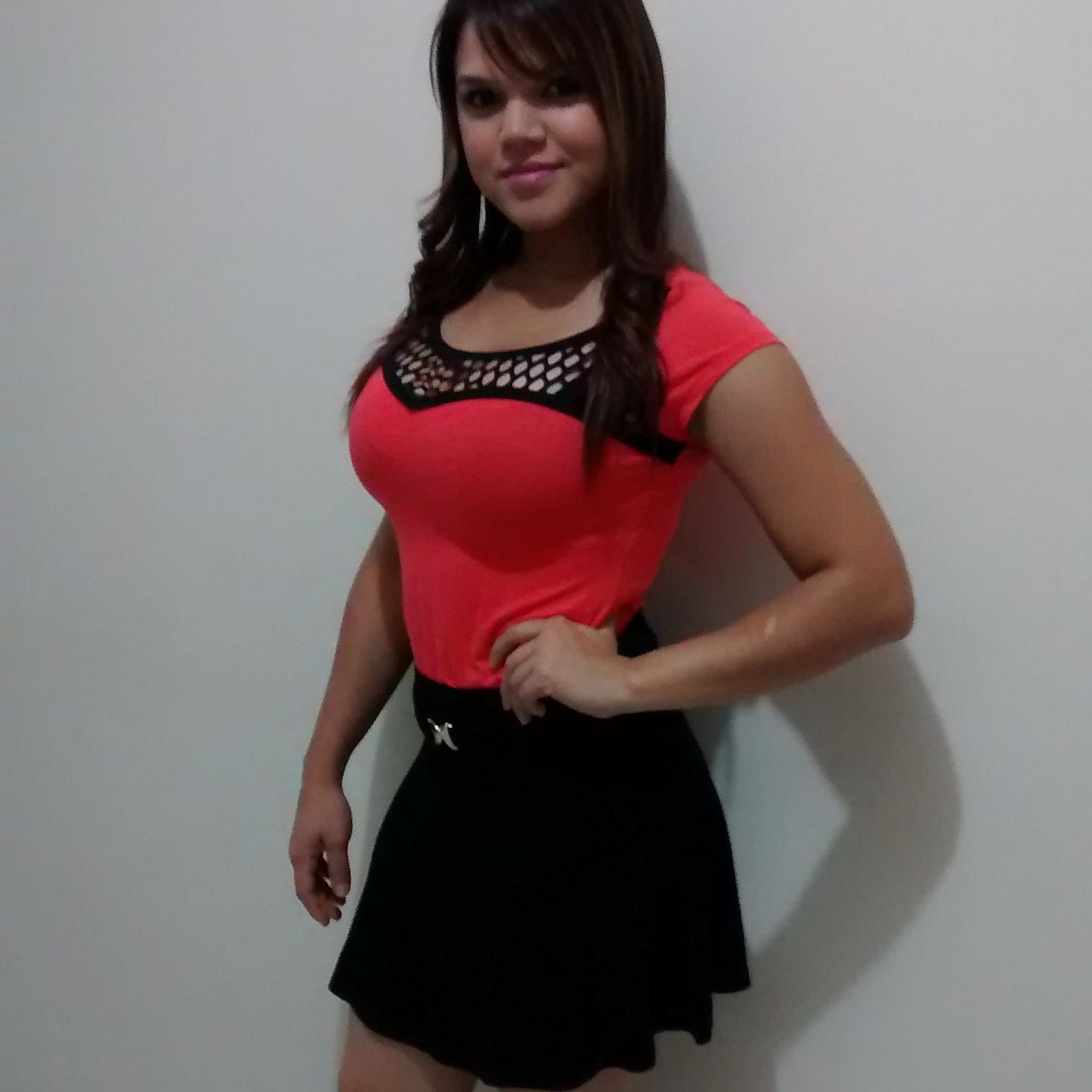 Loira,com:58 Kg distribuido em 1,60 de altura,Signo:Áquario,Extrovertida,ADORO:dançar,cinema,net,Maquiagem.ODEIO:Falsidade e Mentira,injustiças.