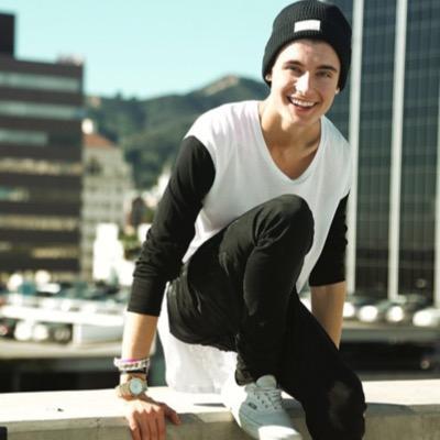 Tu mejor y mayor fuente de información y club de fans de Christian Collins en España. Follow de Chris en mi cuenta oficial, access a él