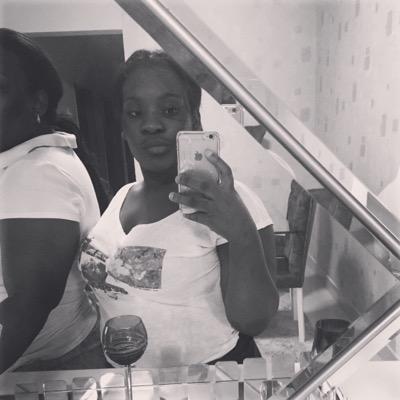 mirian19971's profile picture. Quem tem luz própria brilha no escuro ✨