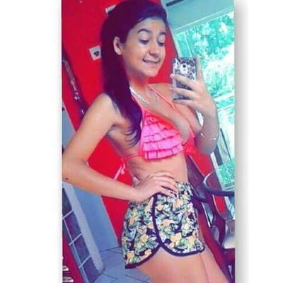 está acontecendo uma guerra dentro dela, e ela sorrindo
