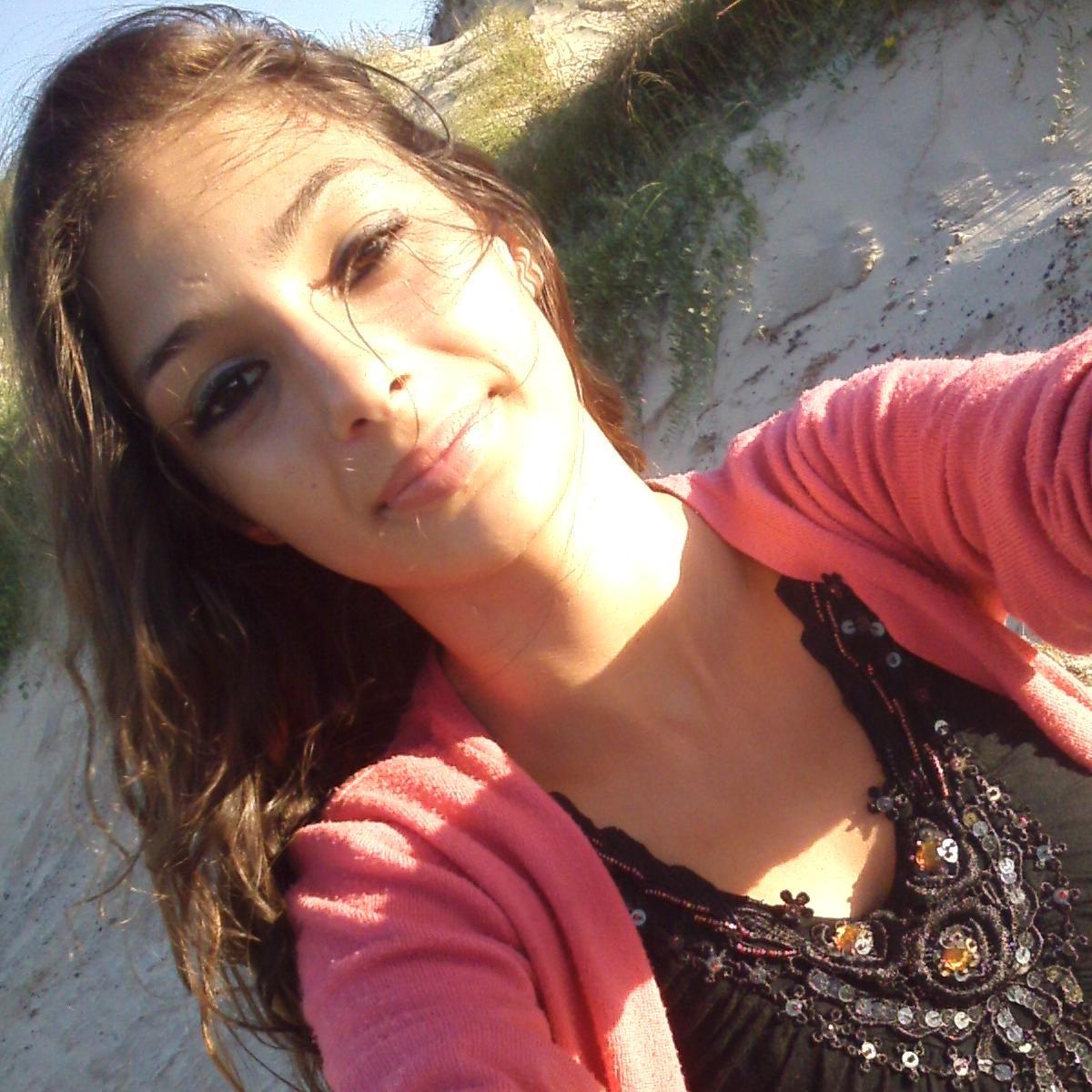 ''Fecho os olhos, me perco no tempo
Pra mim não acabou.''

''E mesmo sem querer eu te deixo partir
Pra que possa tentar ser feliz
Outra vez recomeçar.''