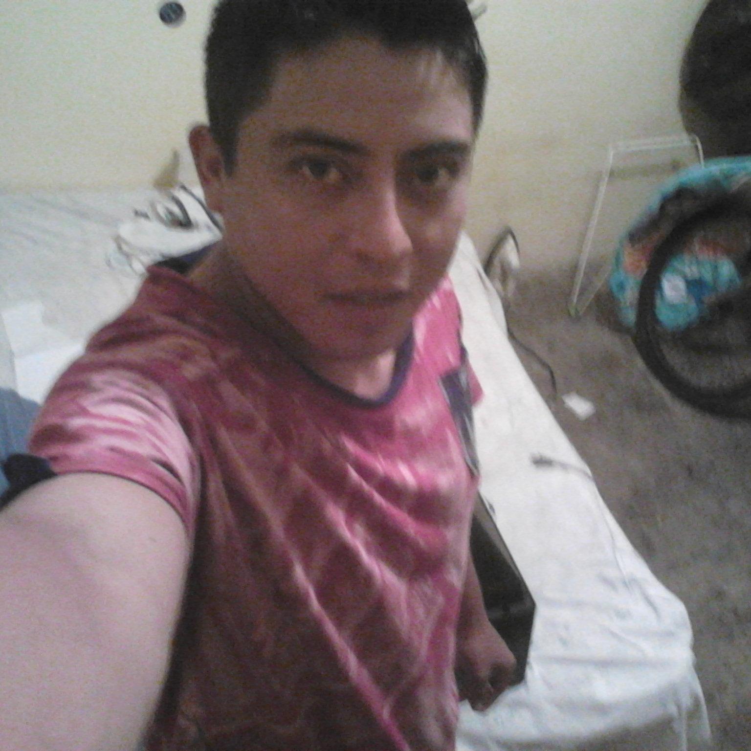 wuero_24's profile picture. fumando vamos a casa