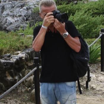 Sportfoton's profile picture. Fotograf som fotar sport i Göteborgsregionen/Mölndal. Fotboll-Ishockey-Innebandy-Hanboll