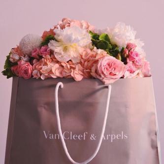 ‏تعال فهّم خفوقي إنك لـ غيري .. ما زال ينبض كأنك داخل عروقه ..”