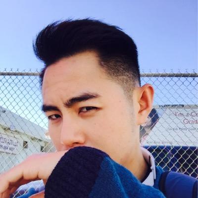 EyEmanon's profile picture. Flying over the rainbow 🌈 for work  ✈️ 我媽問我職業是什麼，我說，在30萬高空倒飲料的～