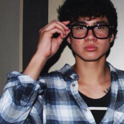 follow @ashmikycalumluk