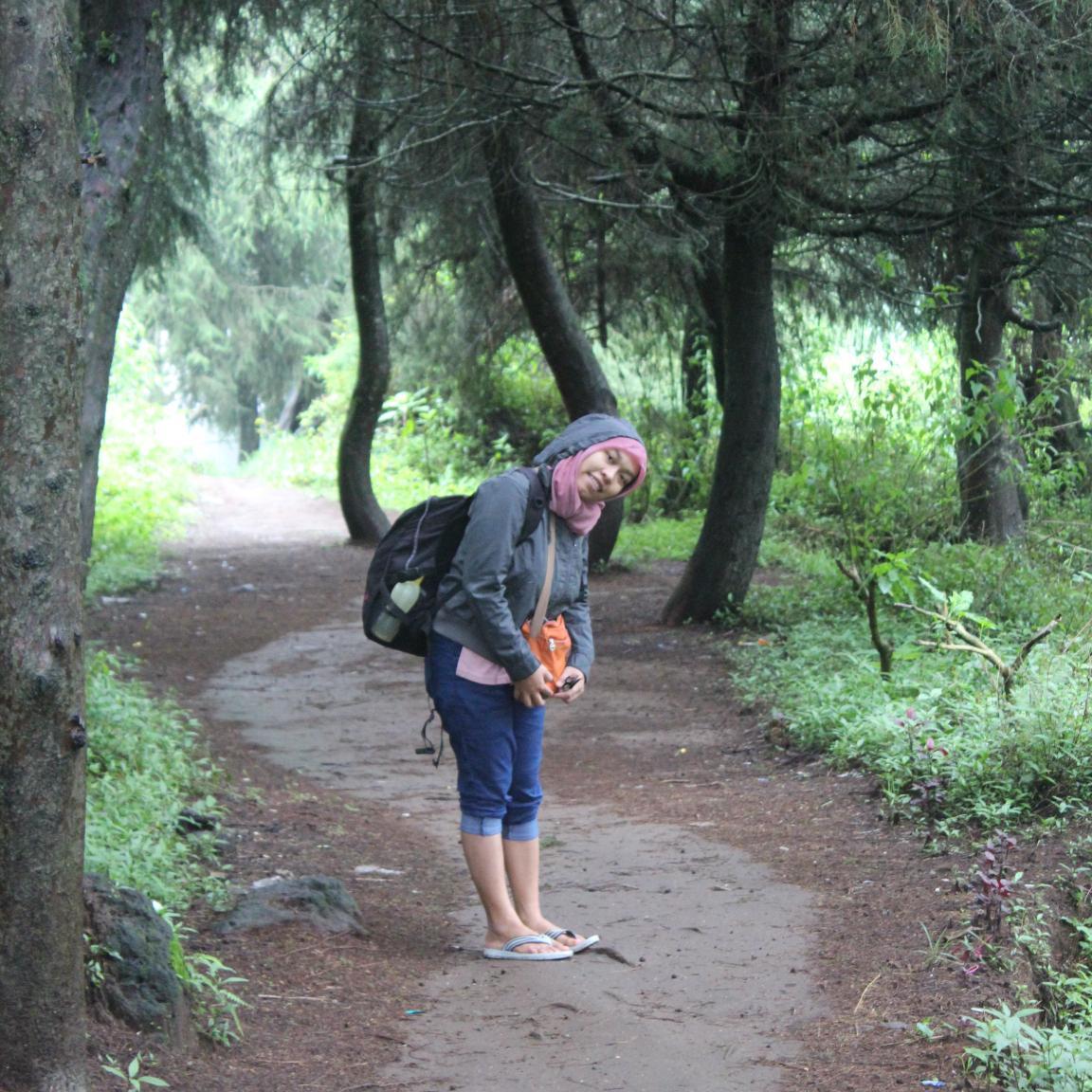 talkative | optimist | sometimes feel alone in a crowd | we only live once so enjoy it | dental assistant | try to become backpacker traveler