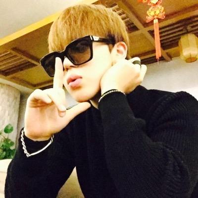 i already followed you in this account, dont follow me back here, follow me back on @MINPLUSKOOK thanks! 감사합니다 칭구!